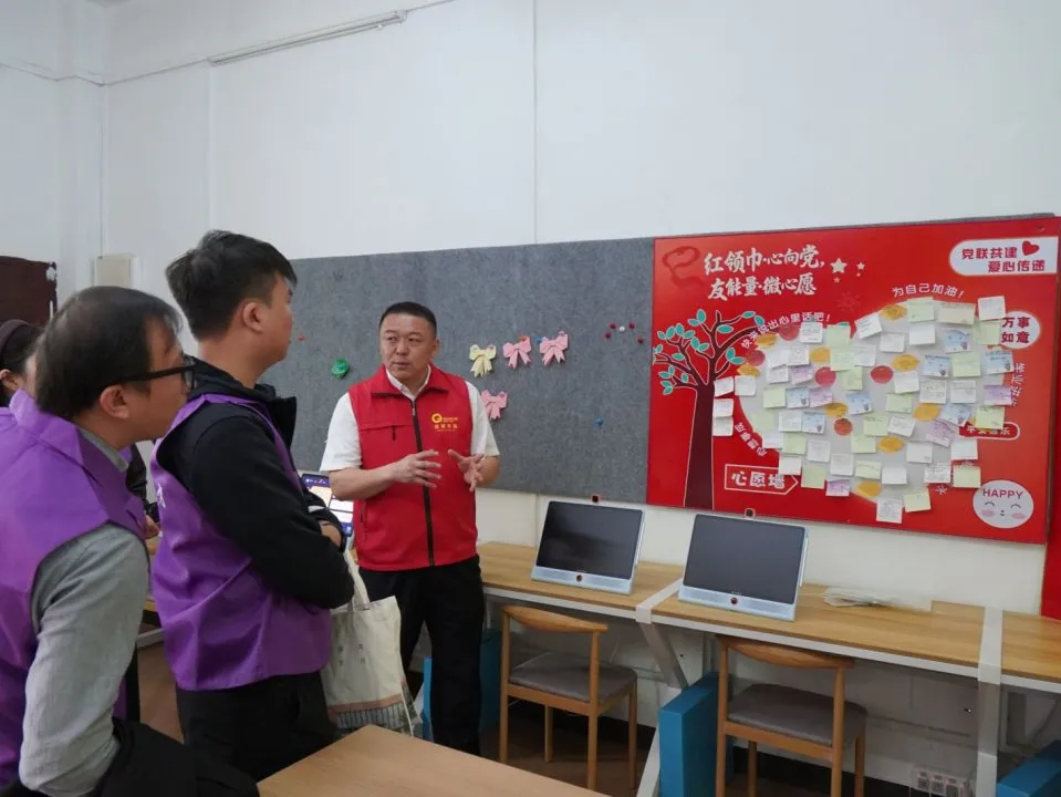 关爱乡村学子,助力教育振兴——广东世纪英才教育科技有限公司联合东莞翰伦技工赴揭阳市告陂小学开展公益捐赠 (4).jpg